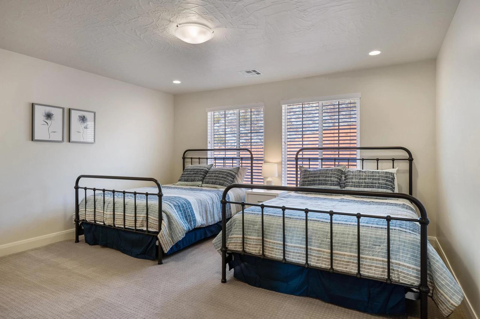 2 Queen Beds
