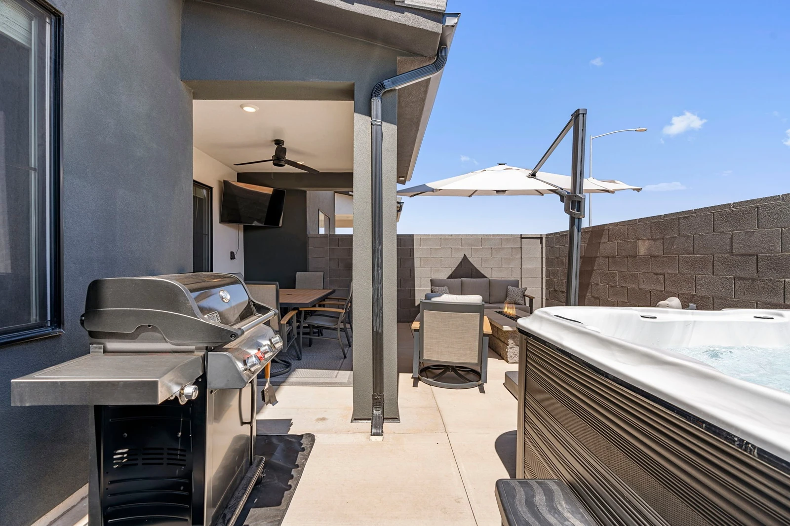 Private Hot Tub + BBQ Grill