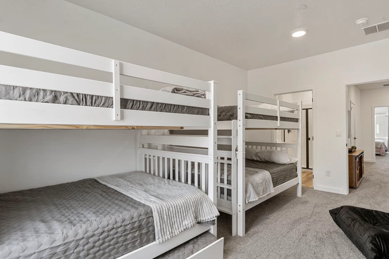 2 Double/Double Bunks + Double Trundle