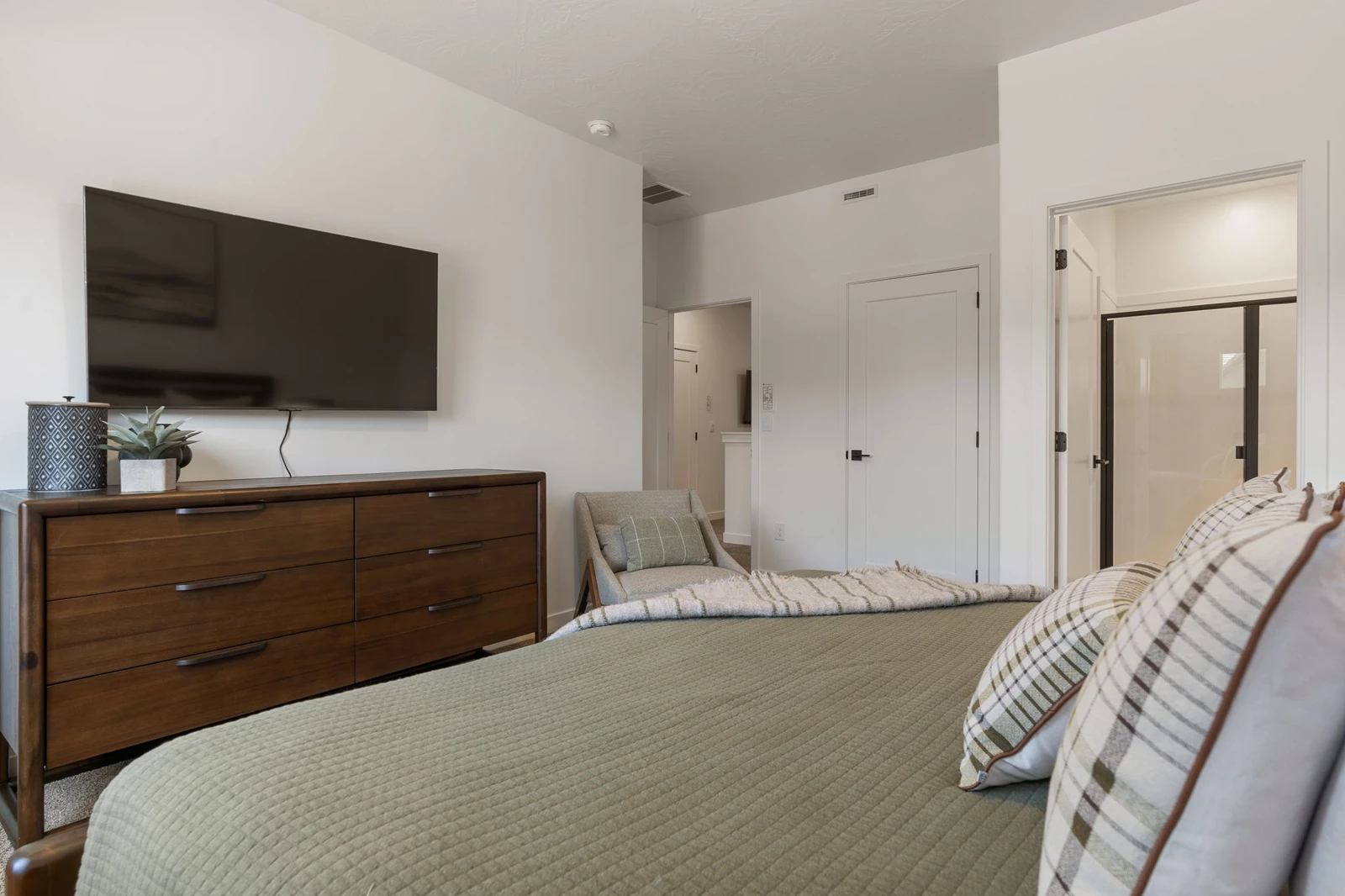 King Bedroom #1