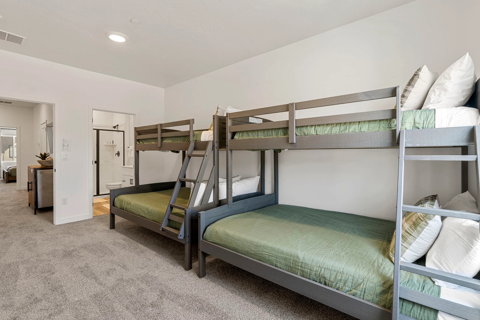 2 Twin/Double Bunks