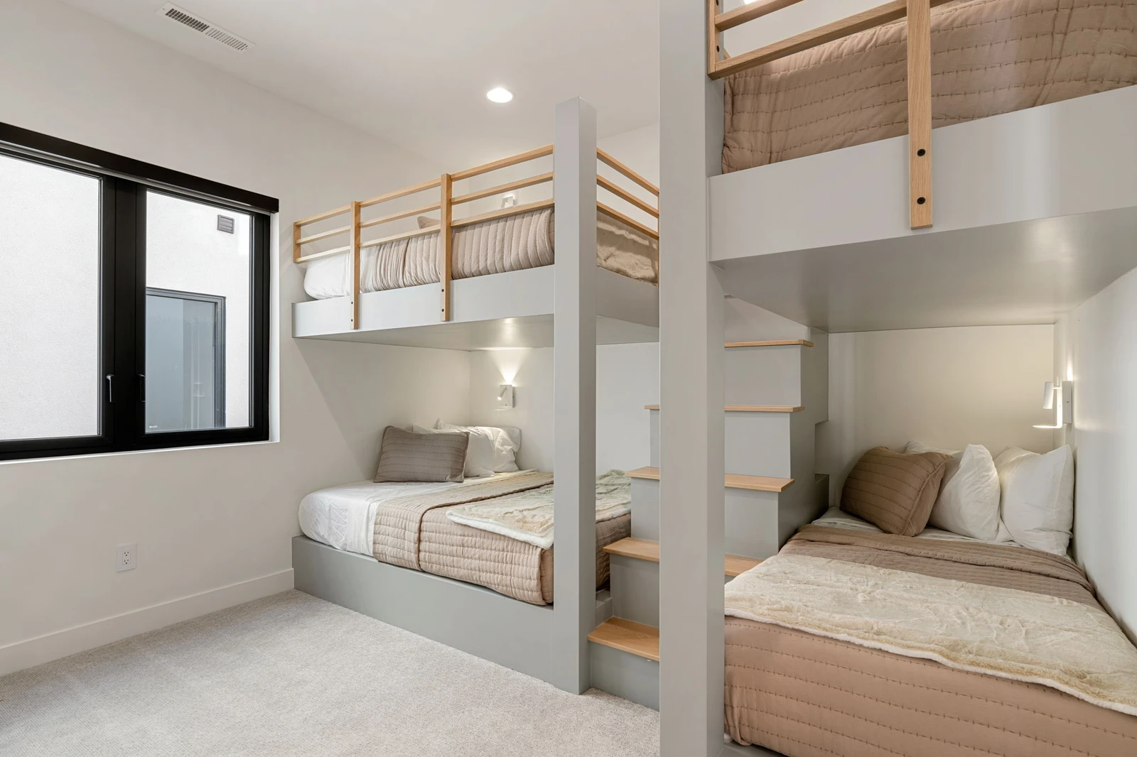 Queen/Queen + Twin/Twin Bunk Room