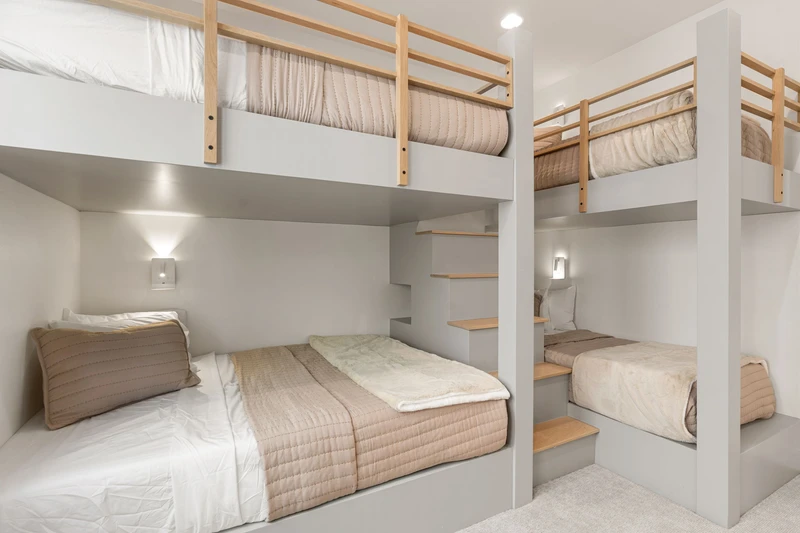 Queen/Queen + Twin/Twin Bunk Room