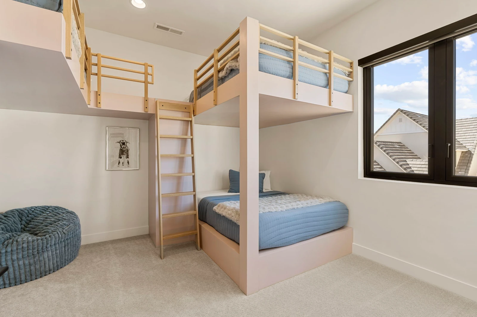 Queen/Queen Bunk + Twin Bed