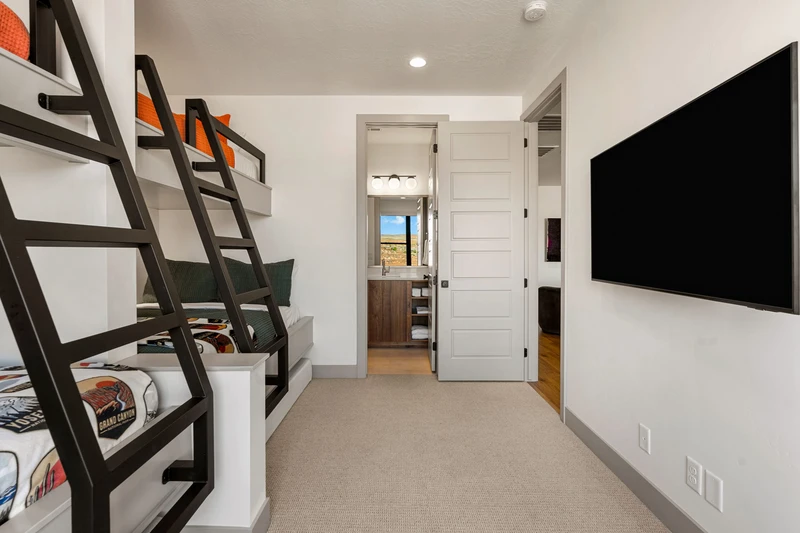 2 Twin/Double Bunks