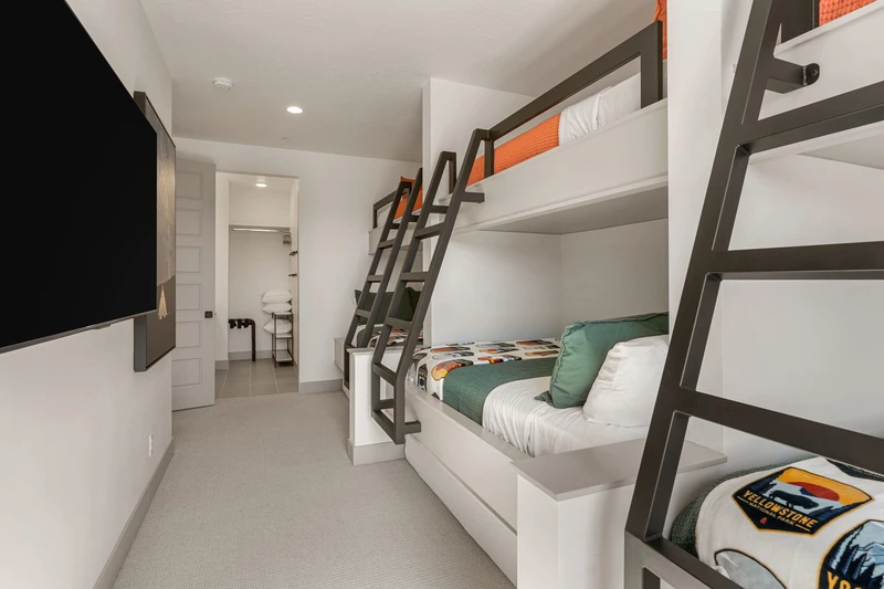 3 Twin/Double Bunks