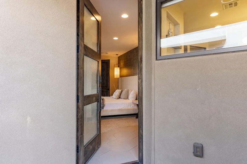 King Master Suite Casita + Kitchenette