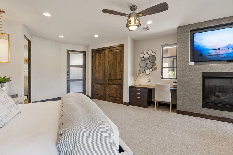 King Master Suite Casita + Kitchenette