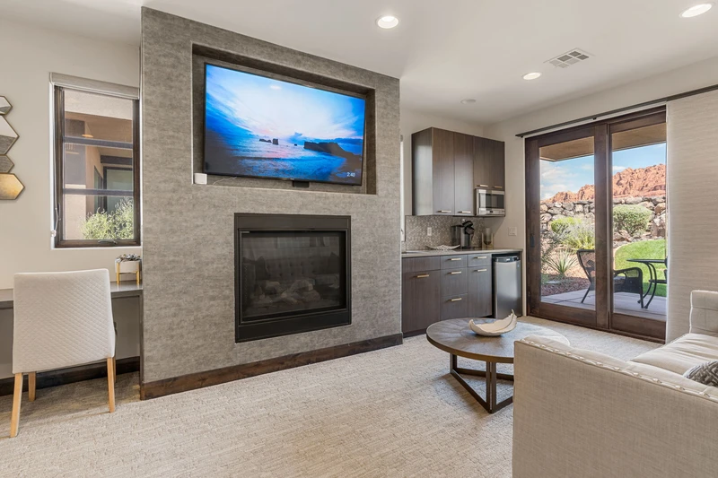 King Master Suite Casita + Kitchenette