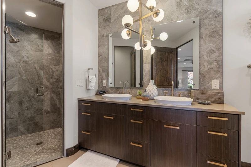 King Master Suite Casita Bathroom