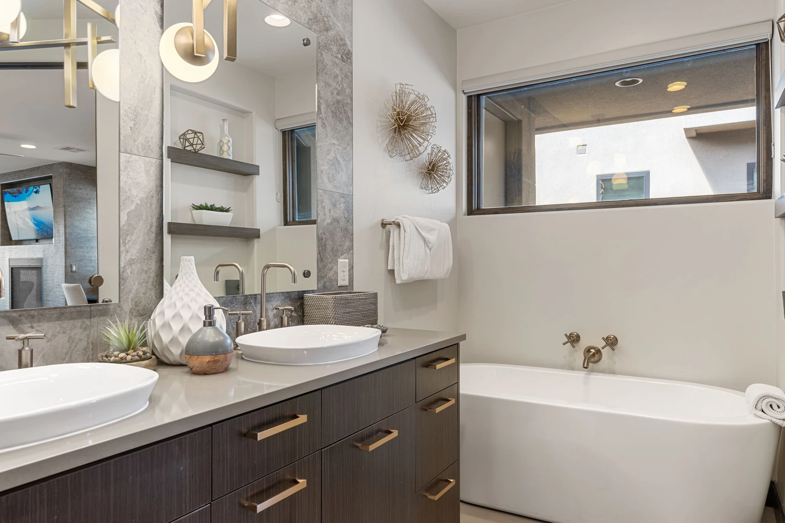 King Master Suite Casita Bathroom