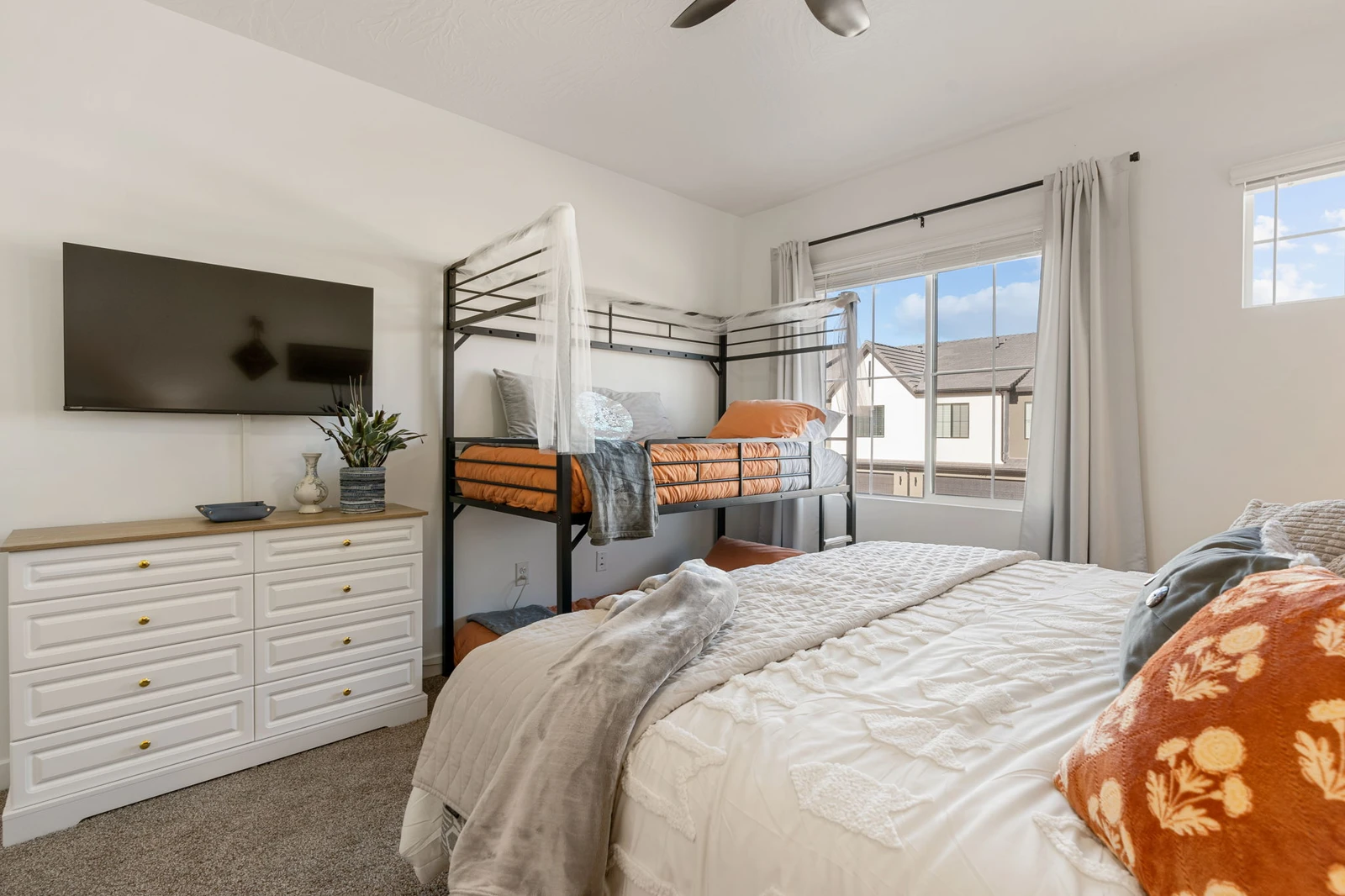 King Bed + Twin/Twin Bunk