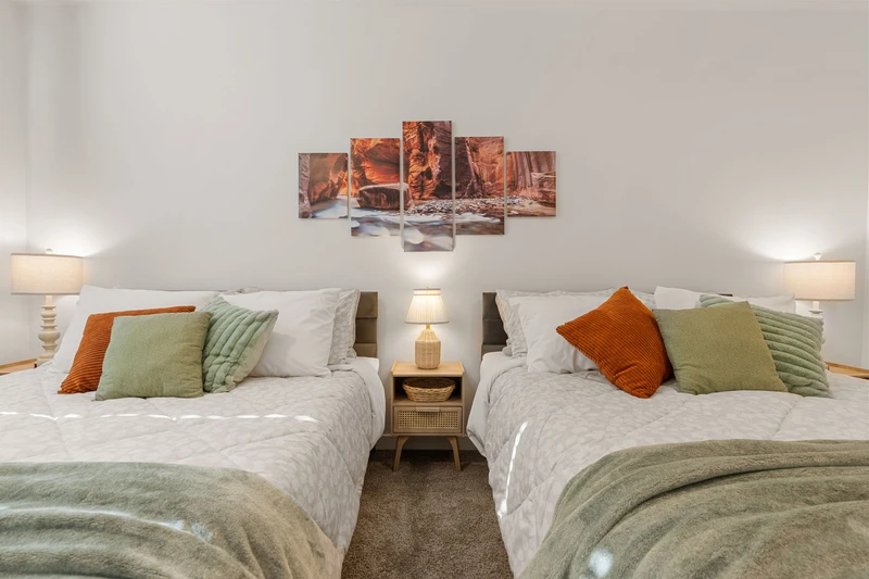 2 Queen Beds