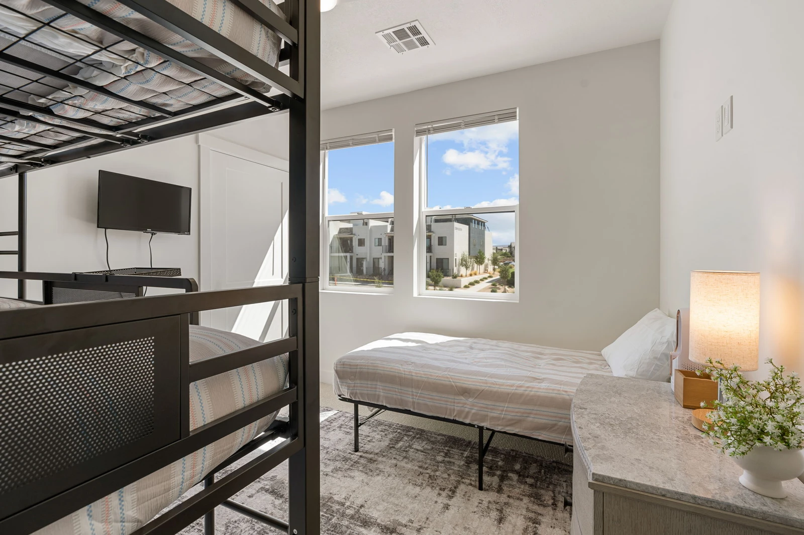 Twin/Twin/Twin Bunk, 1 Twin Bed