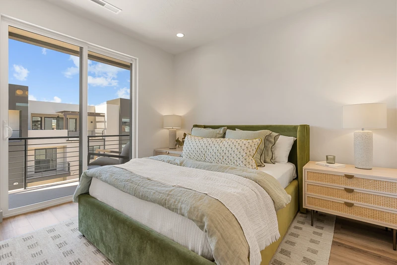 Queen Bedroom