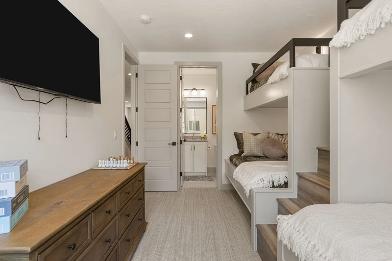 2 Twin/Double Bunks