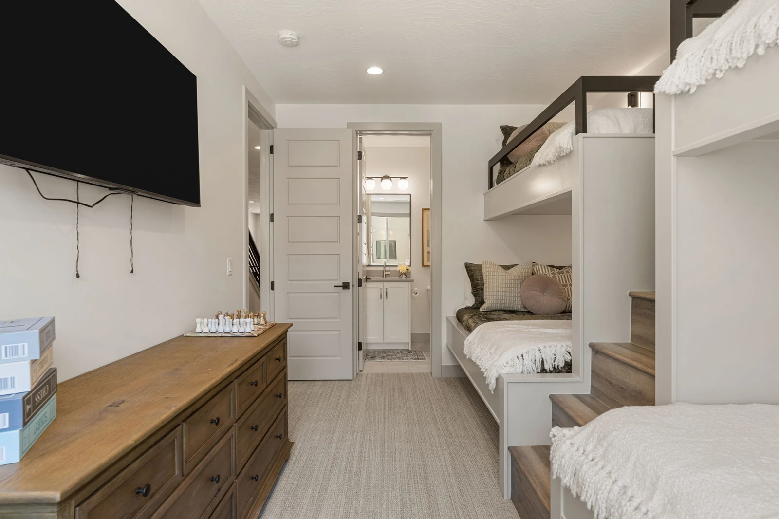 2 Twin/Double Bunks