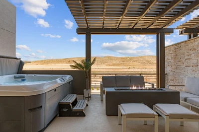 Private Hot Tub + Fire Table