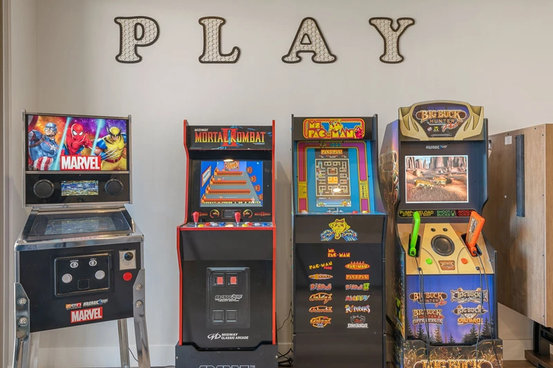 2nd Floor Family Room - Arcades