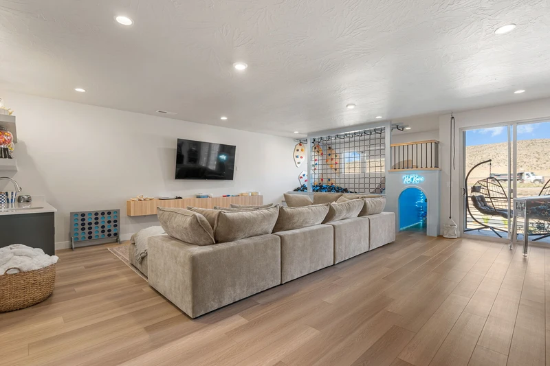 2nd Floor Family Room