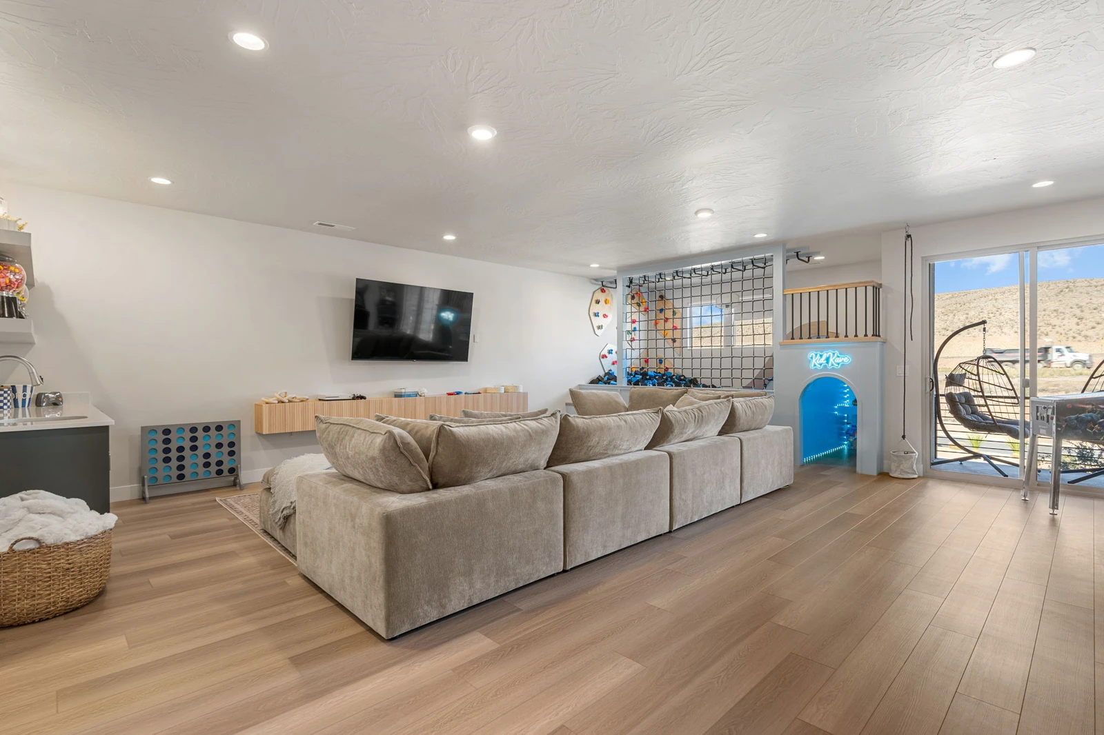 2nd Floor Family Room