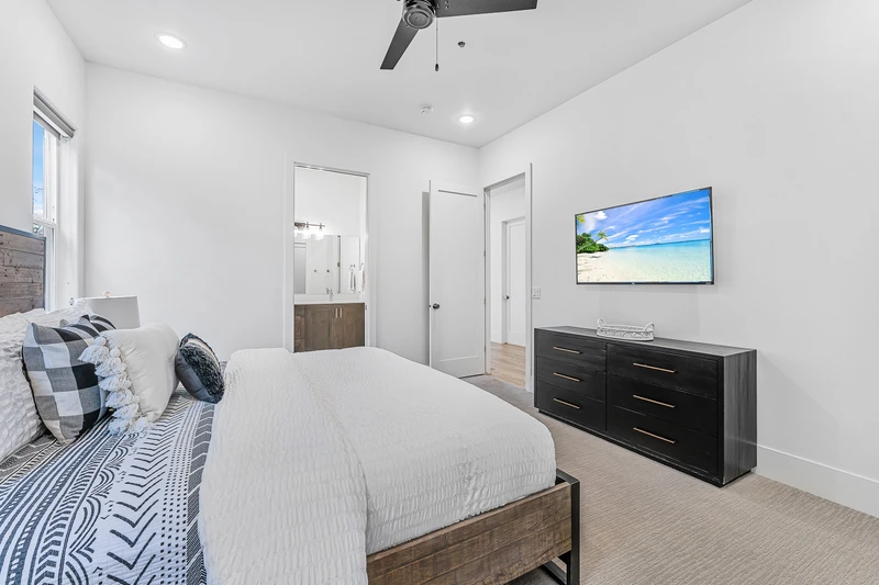 King Bedroom #7