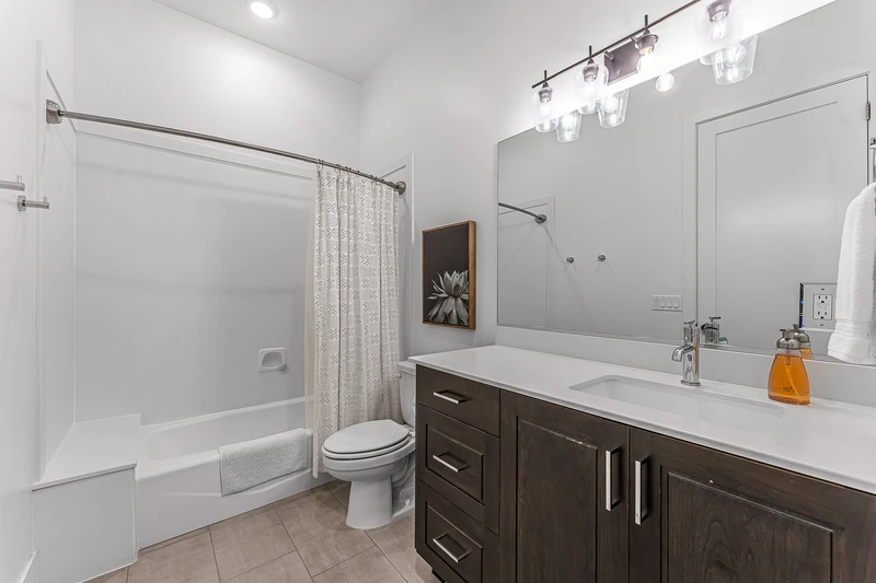 Full Bathroom #7
