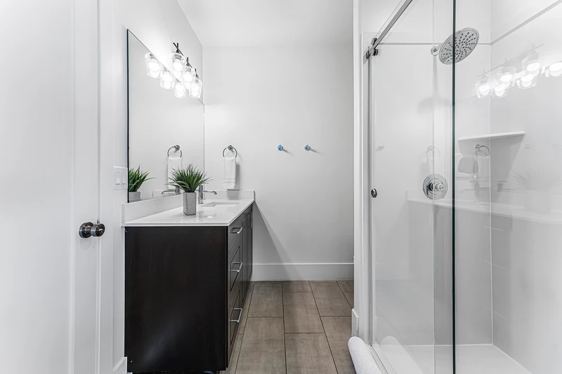 Full Bathroom #8