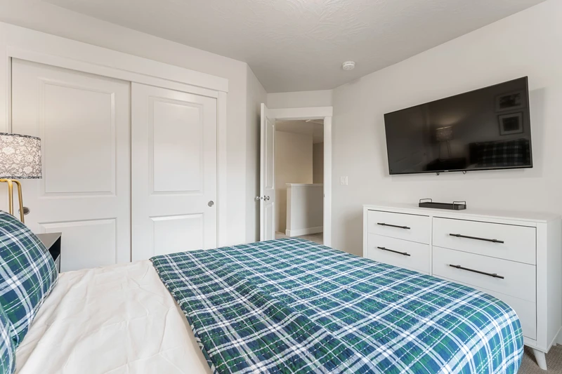 Queen Bedroom