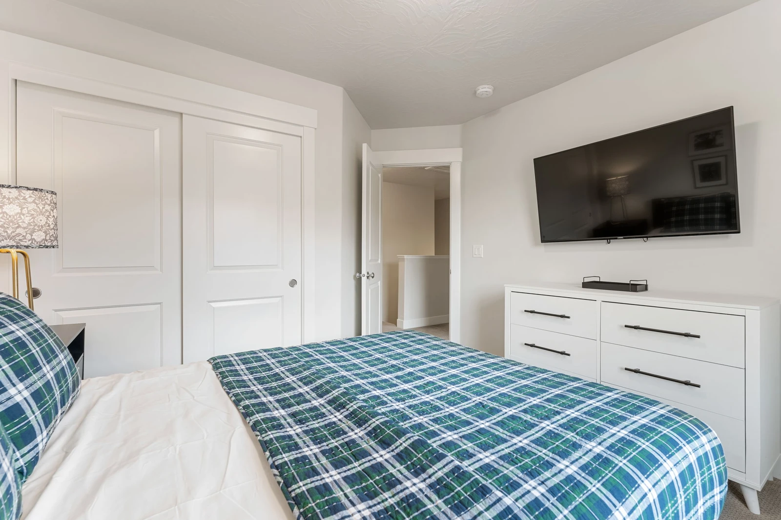 Queen Bedroom