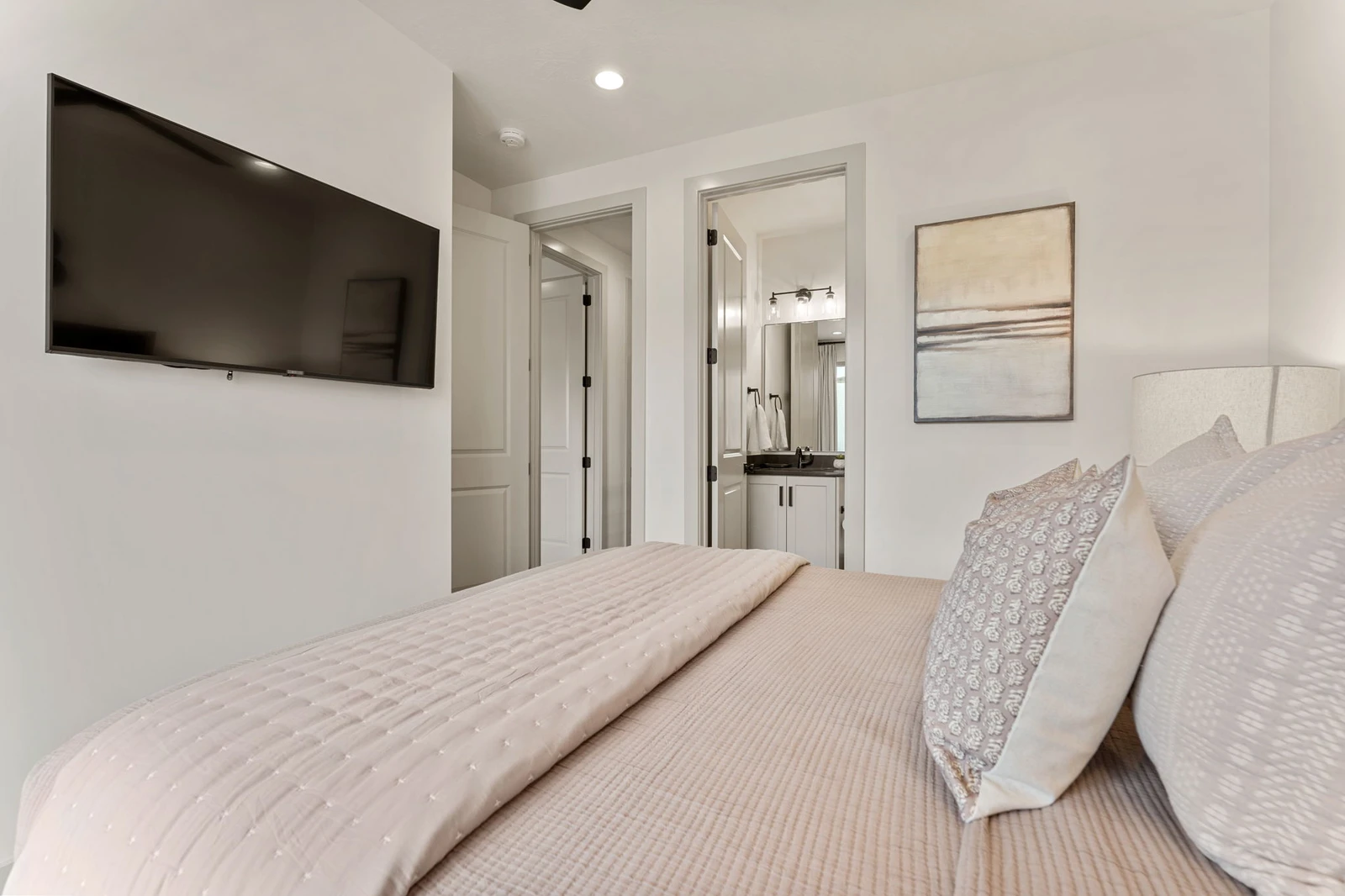 Queen Bedroom