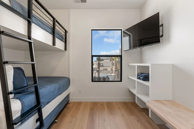 2 Double/Queen Bunks + 2 Twin Trundle Beds