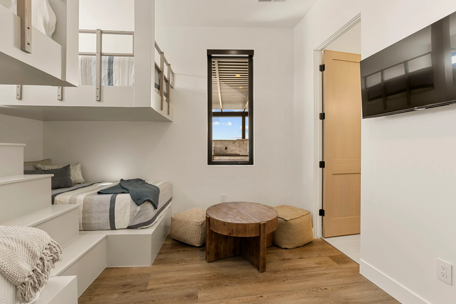 Unit B - Queen/Queen + Twin/Twin Bunks