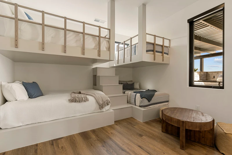 Unit B - Queen/Queen + Twin/Twin Bunks