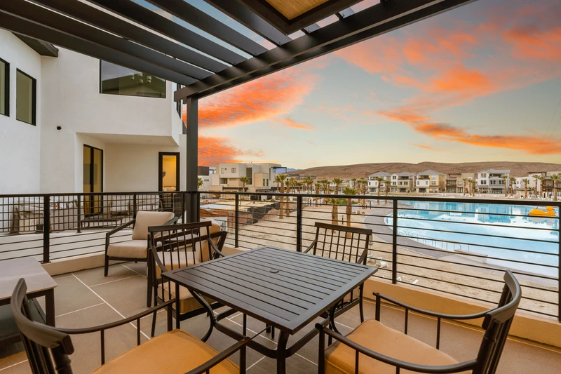 Unit B - Outdoor Seating