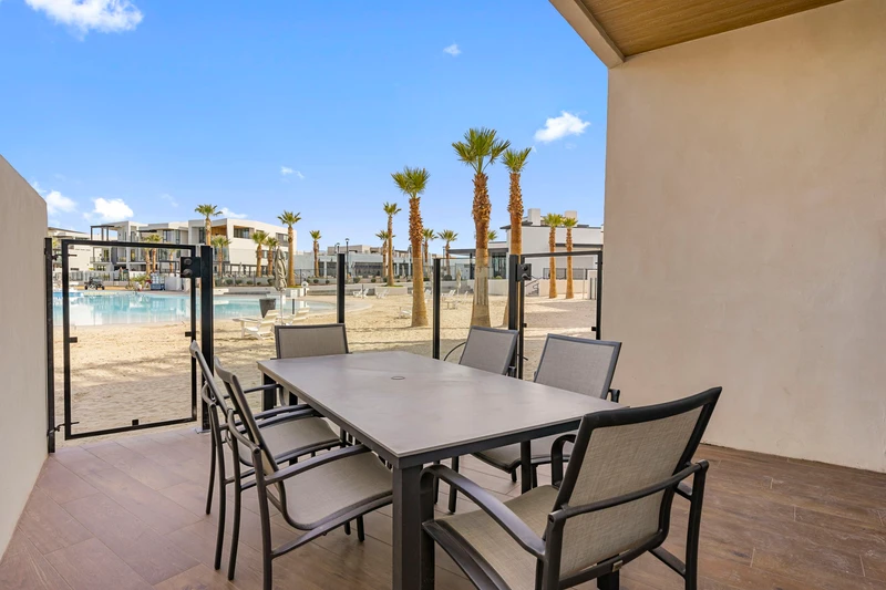 Unit C - Outdoor Dining