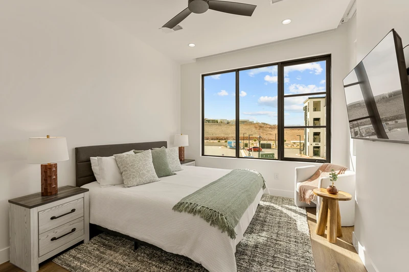Unit B - King Bedroomm