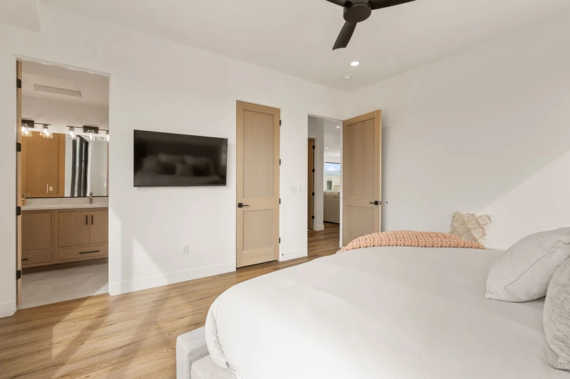 Unit C - King Bedroom
