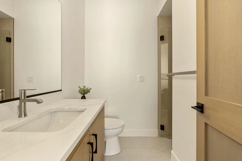 Unit B - Bathroom