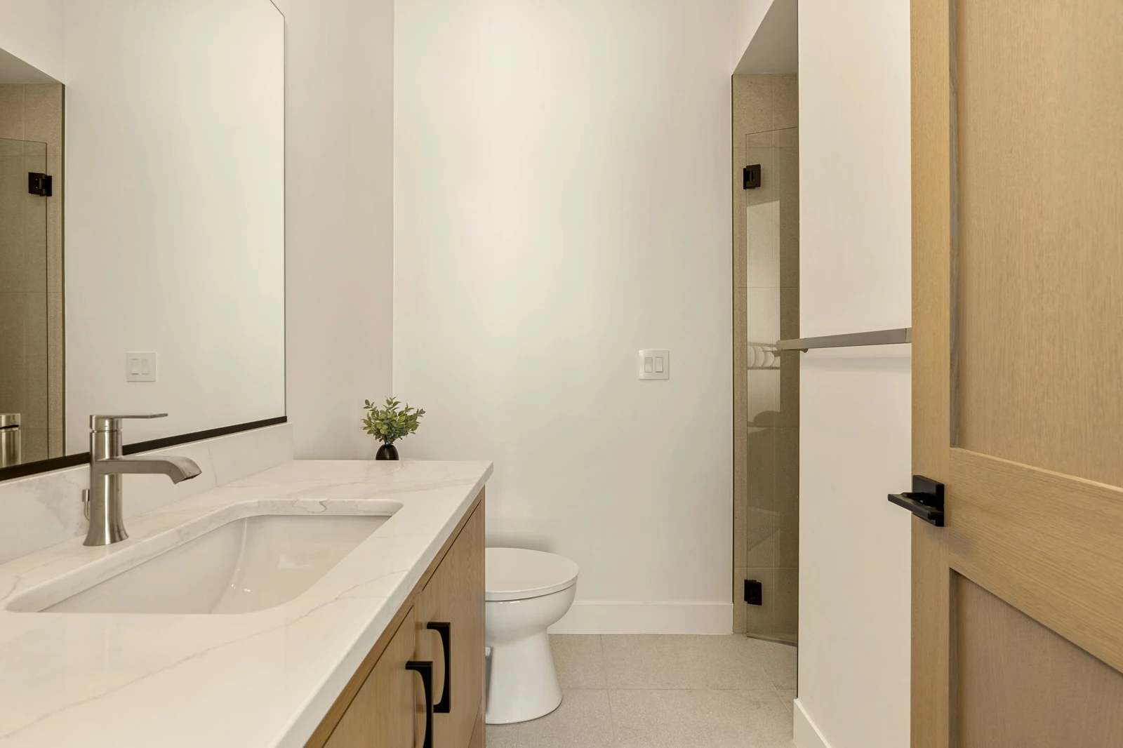 Unit B - Bathroom