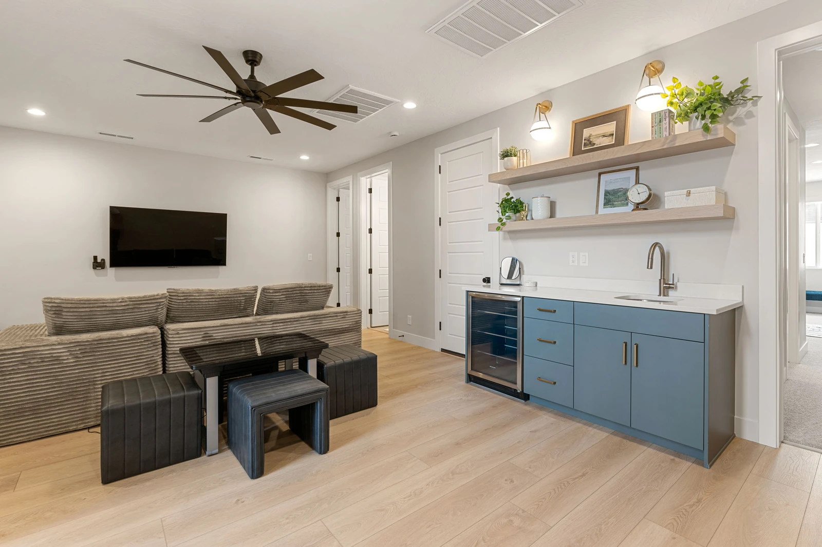 Family Room (Electric Game Table)