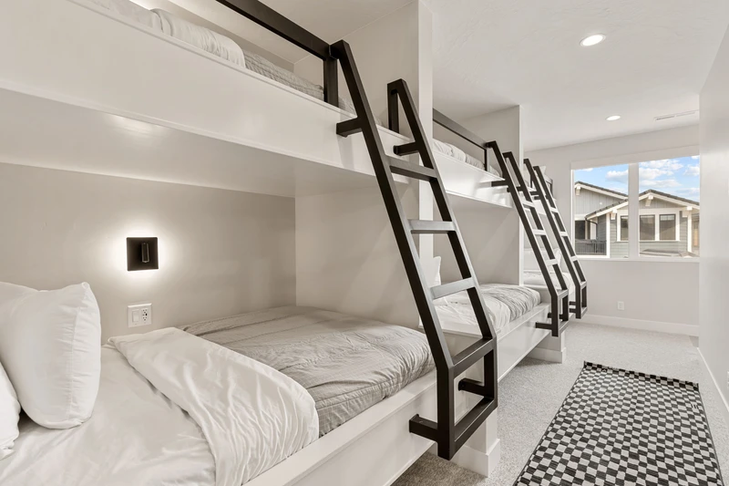 3 Twin/Double Bunks