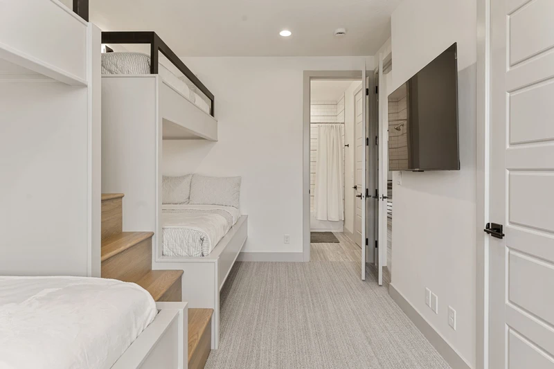 2 Twin/Double Bunks