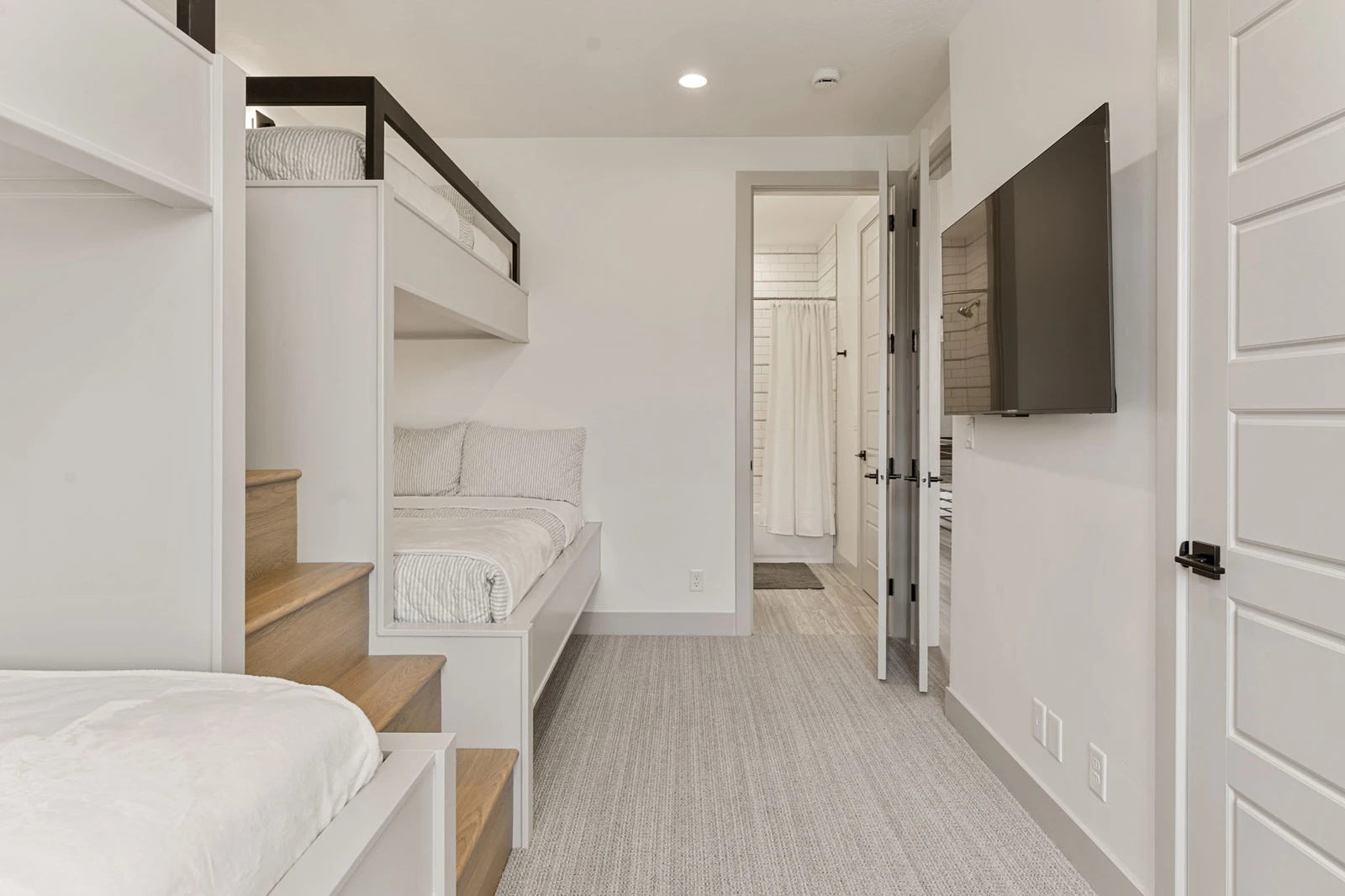 2 Twin/Double Bunks