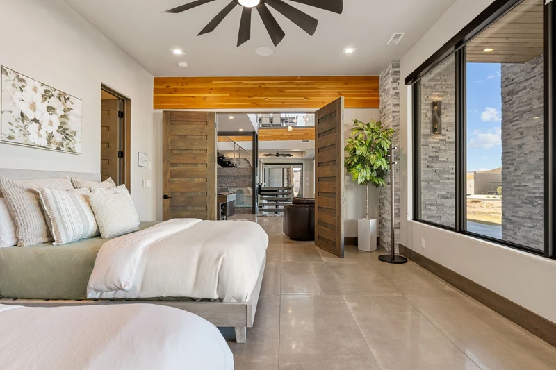 2 Queen Beds
