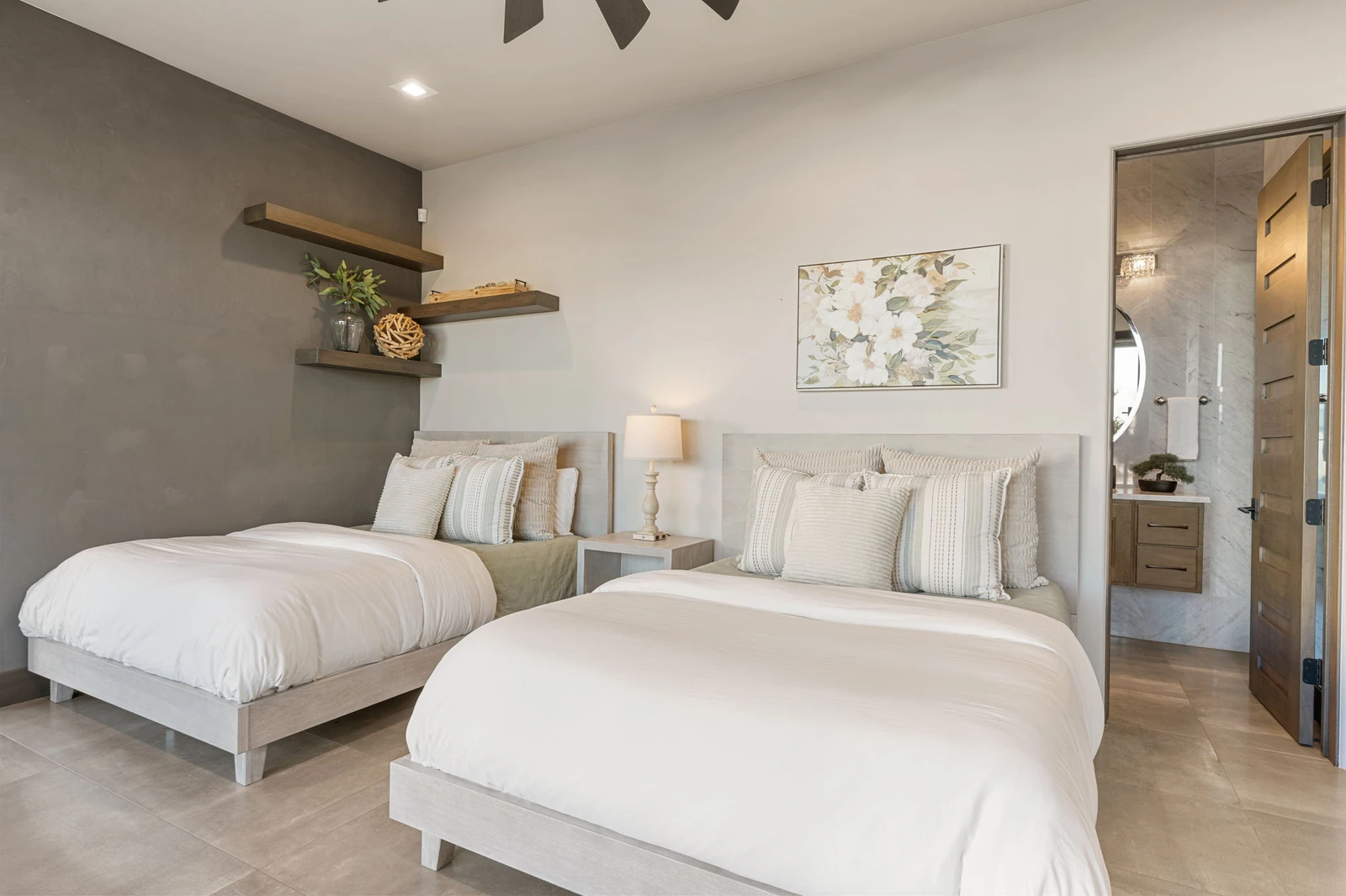 2 Queen Beds