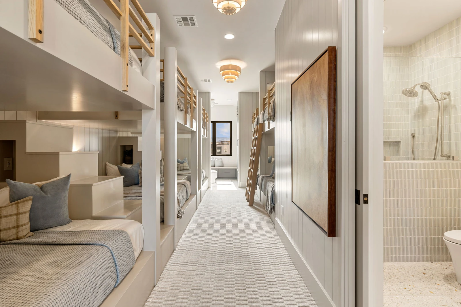 3 Queen/Queen + 2 Twin/Twin Bunks