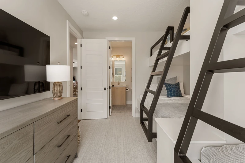 2 Twin/Double Bunks