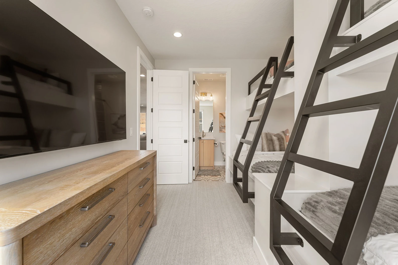 2 Twin/Double Bunks