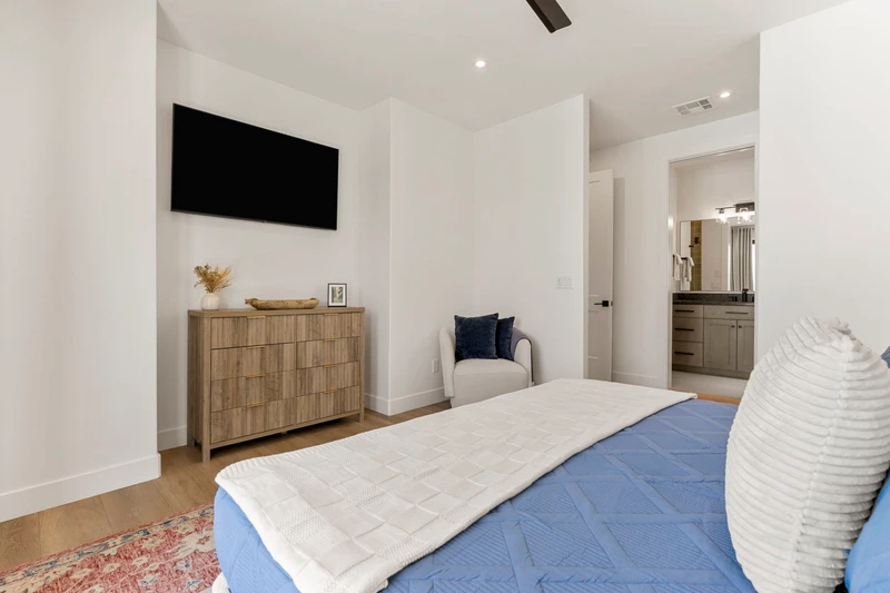 King Bedroom